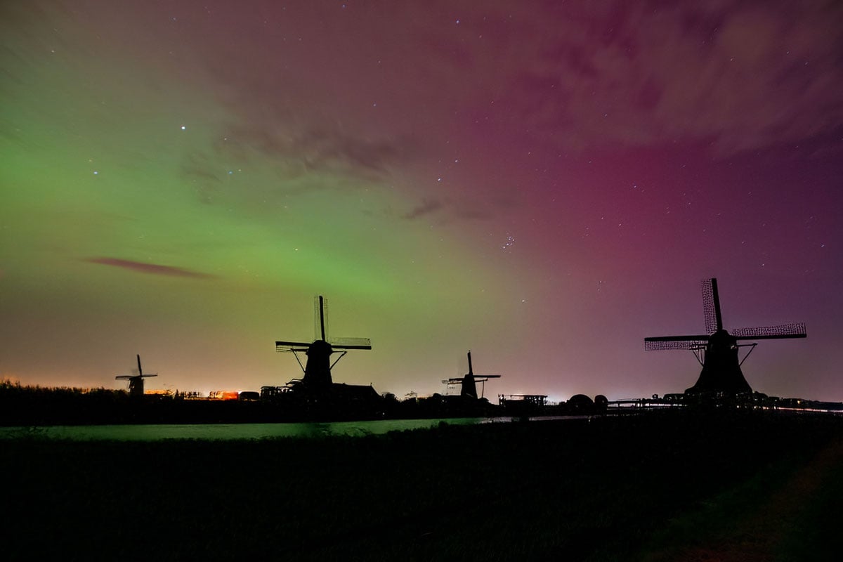 silouette molens reflectie noorderlicht